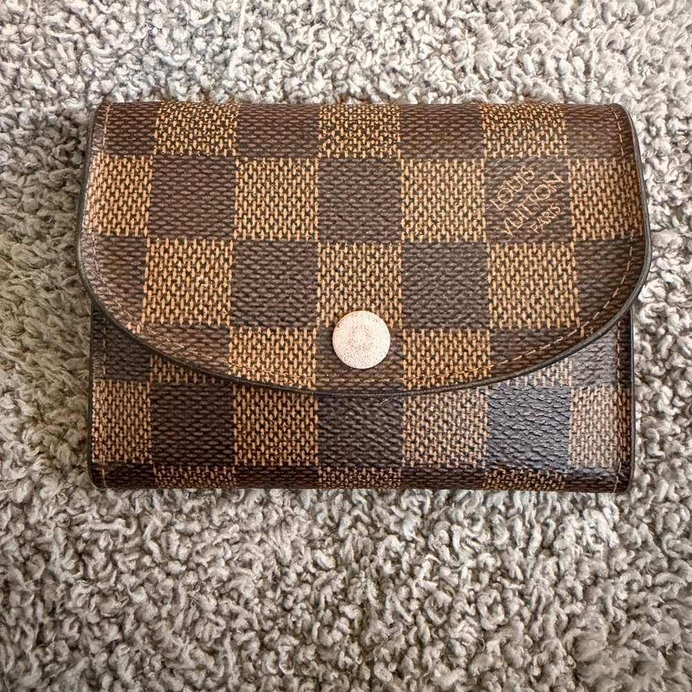 LOUIS VUITTON
Damier Ebene Rosalie Coin Purse Rose Ballerine